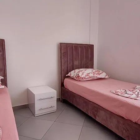 Reina 3 Lalzi Bay Lura2